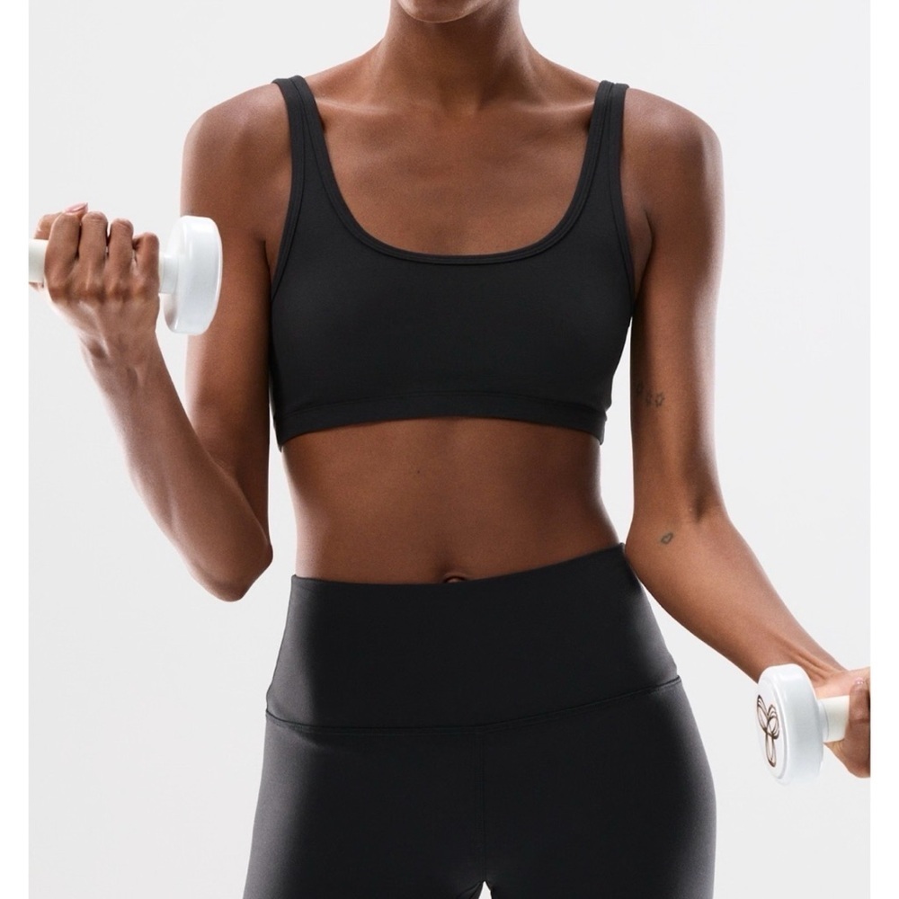 ARITZIA TNAction Black Ribbed Tumbler Sports Bra